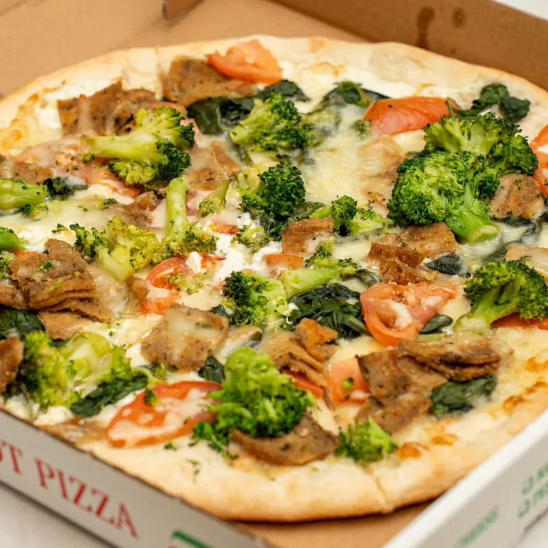 Toscana pizza with broccoli, spinach, eggplant and tomatoes